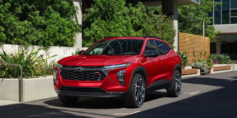 Red Chevrolet Trax RS parked in an urban courtyard.