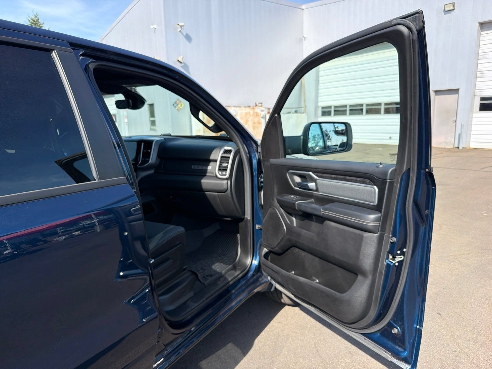 2022 RAM 1500 Big Horn Crew Cab 4x4 5'7" Box