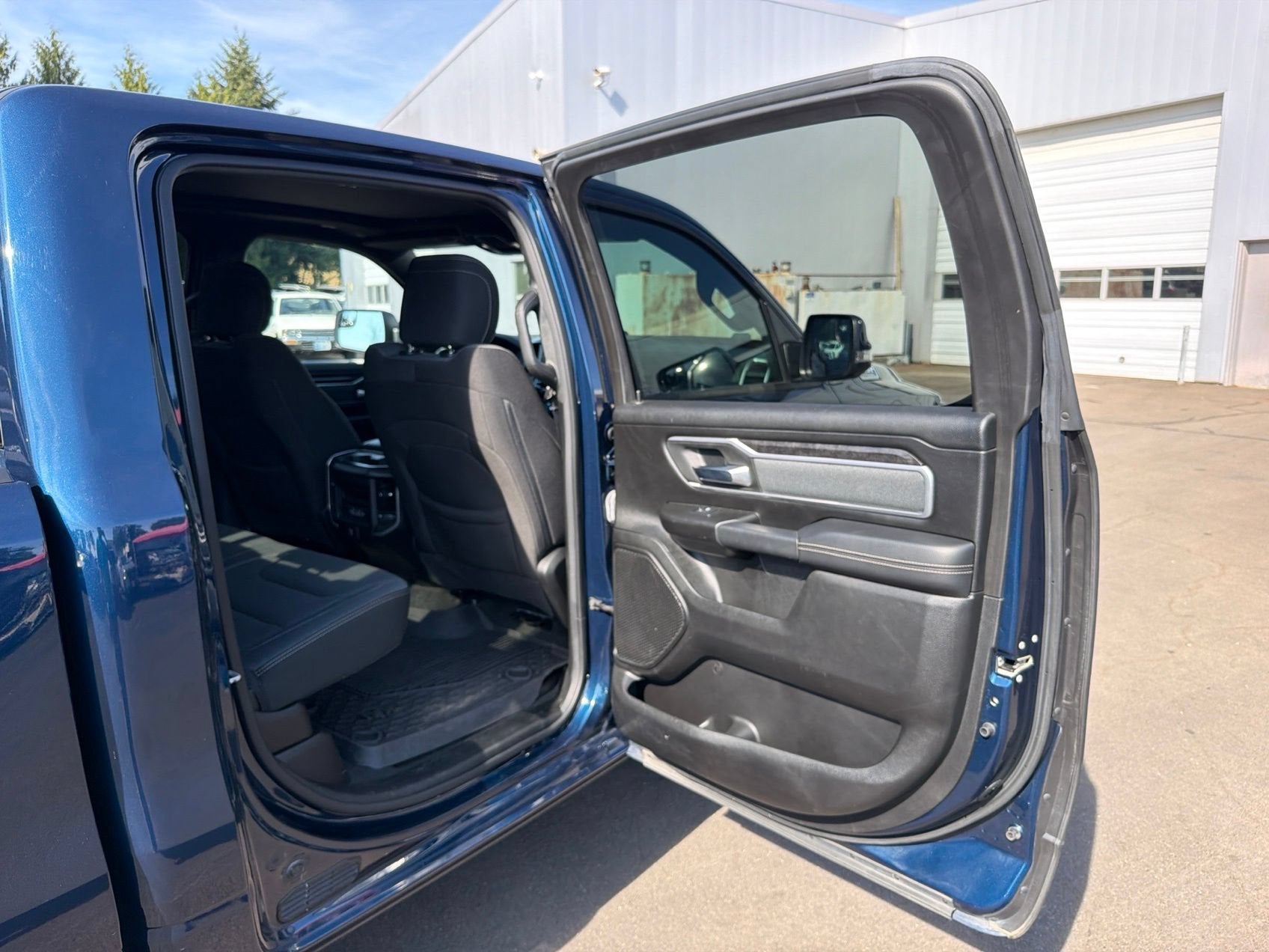 2022 RAM 1500 Big Horn Crew Cab 4x4 5'7" Box