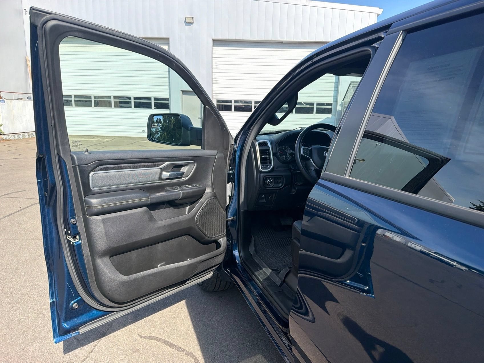 2022 RAM 1500 Big Horn Crew Cab 4x4 5'7" Box