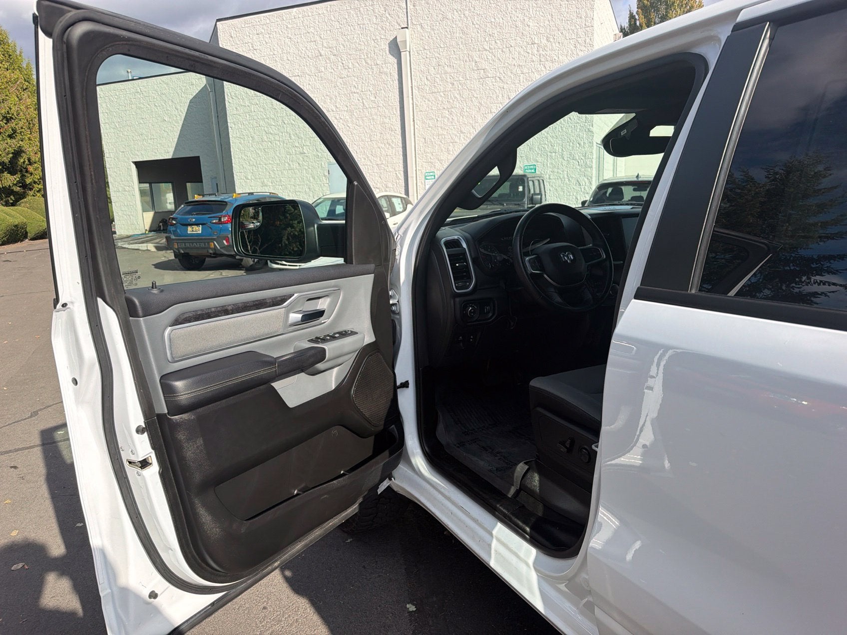 2022 RAM 1500 Big Horn Crew Cab 4x4 6'4" Box