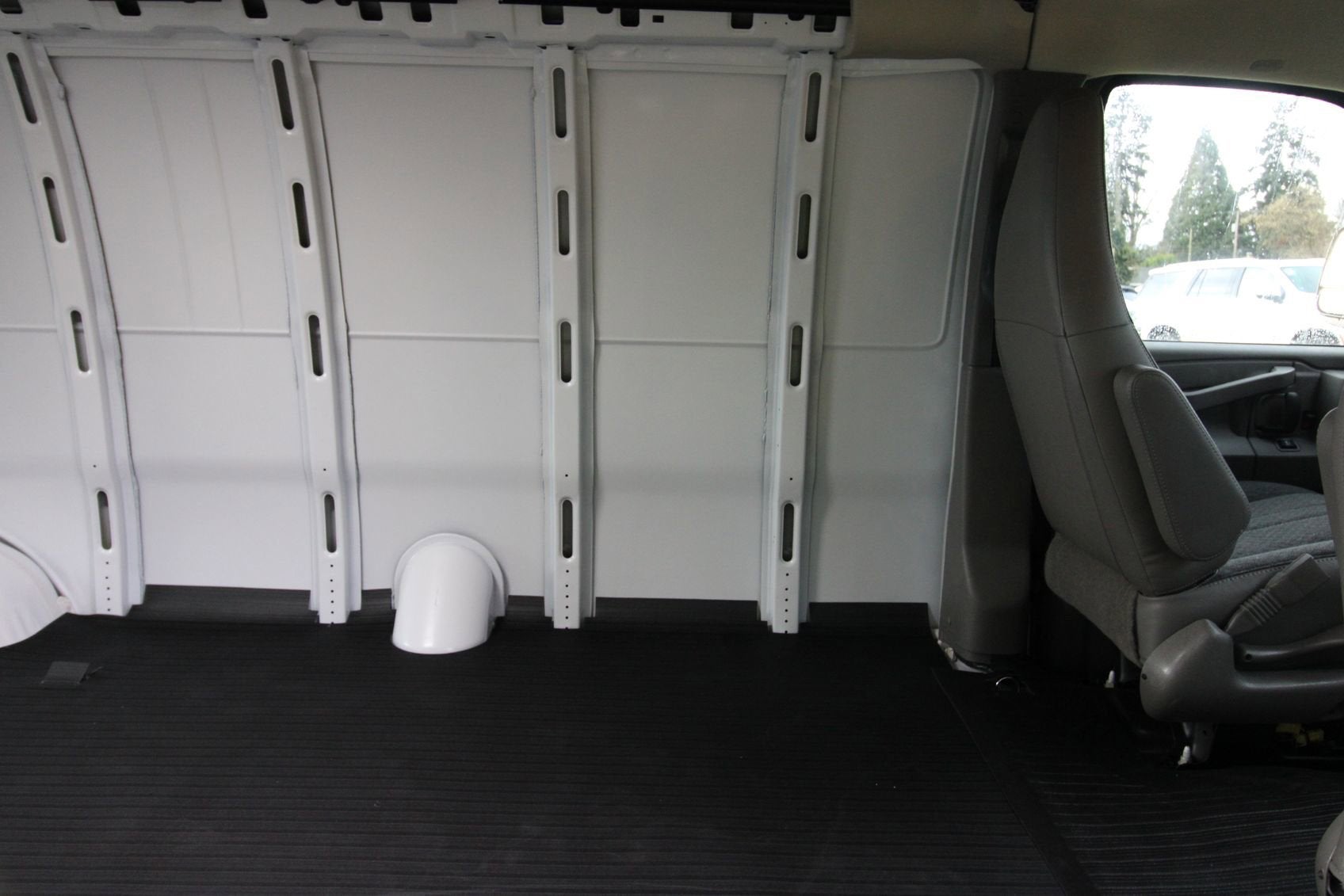 2025 Chevrolet Express Cargo 3500 WT