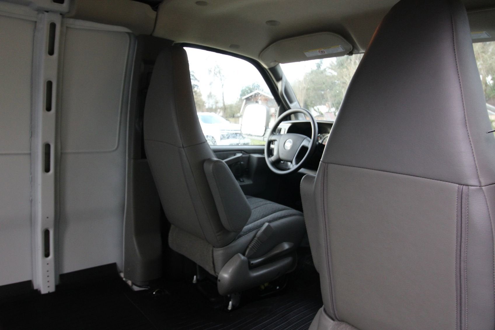 2025 Chevrolet Express Cargo 3500 WT