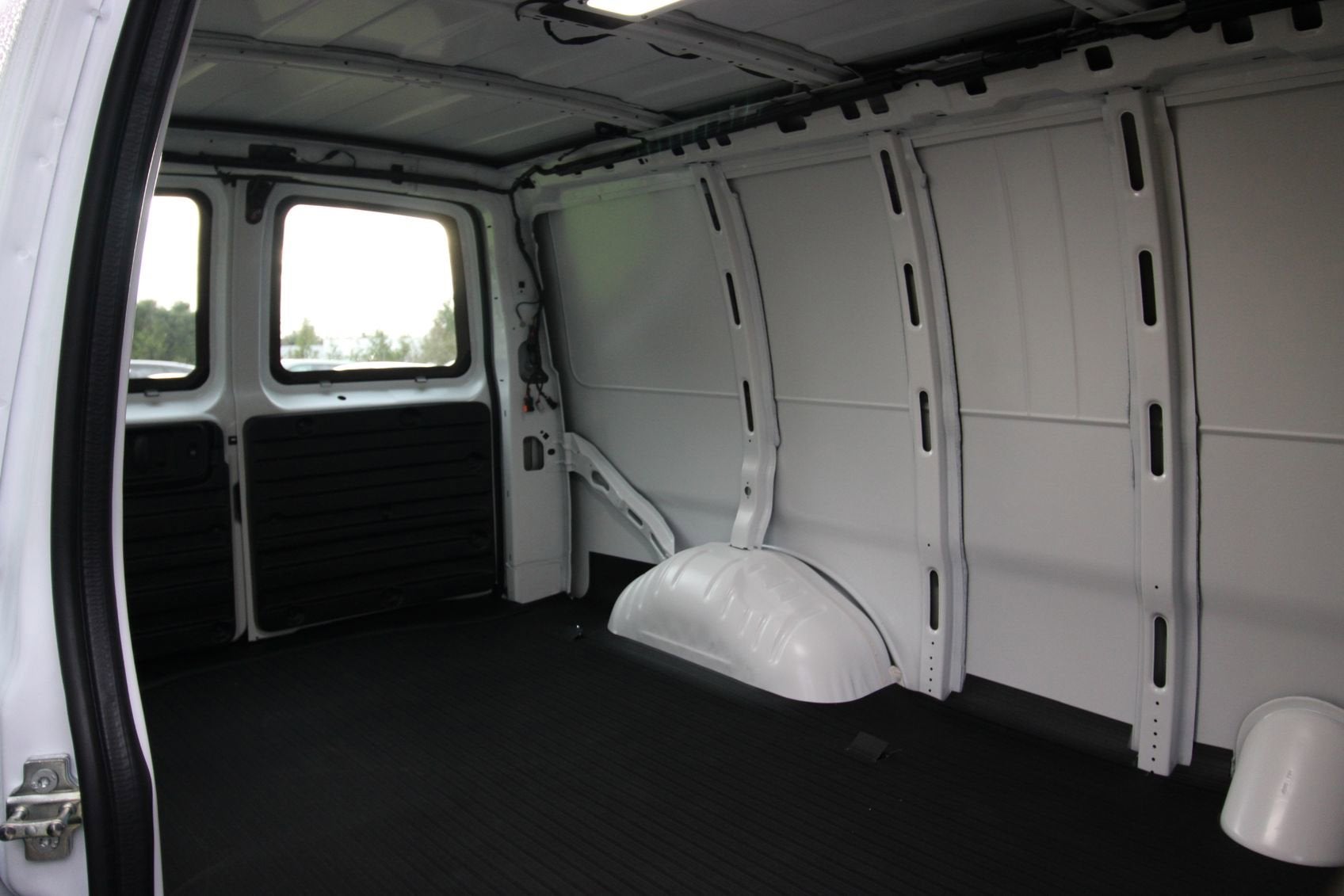 2025 Chevrolet Express Cargo 3500 WT