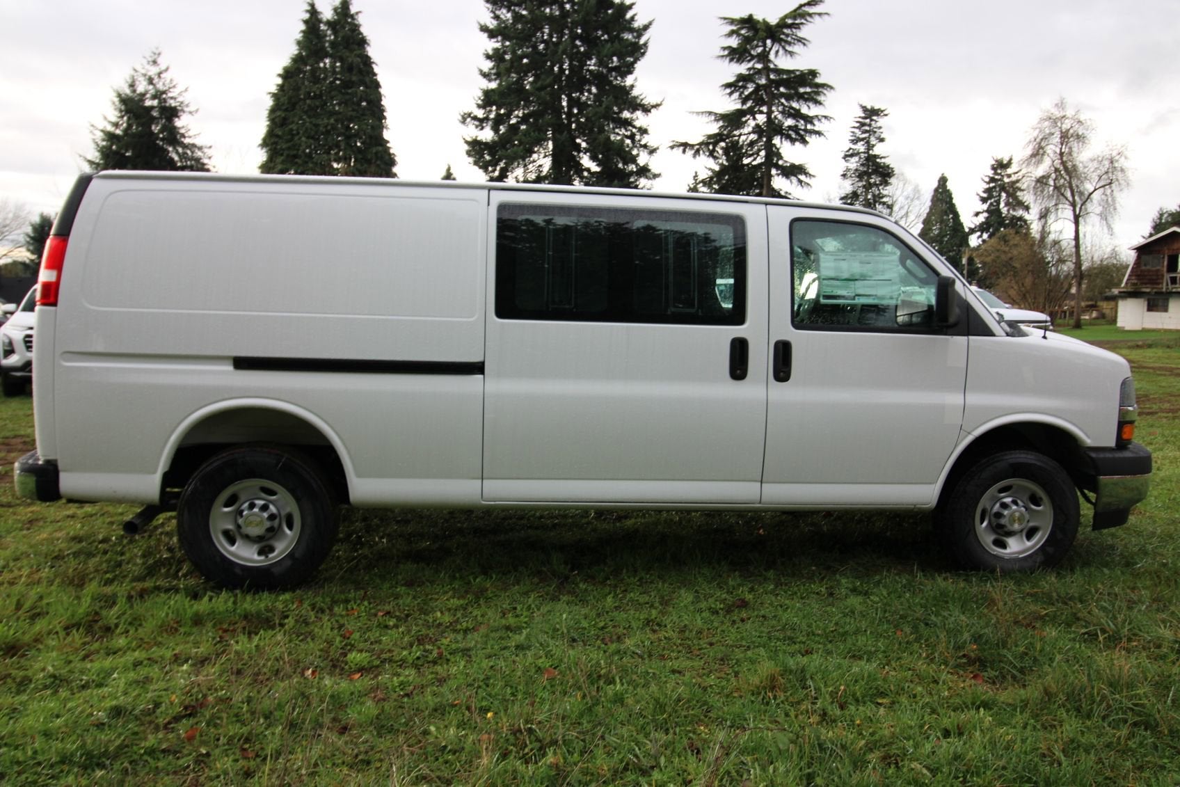 2025 Chevrolet Express Cargo 3500 WT