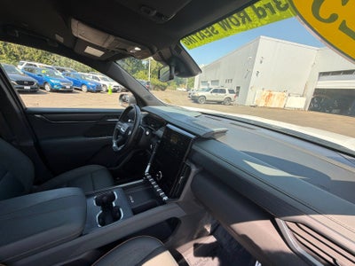 2025 GMC Acadia AT4