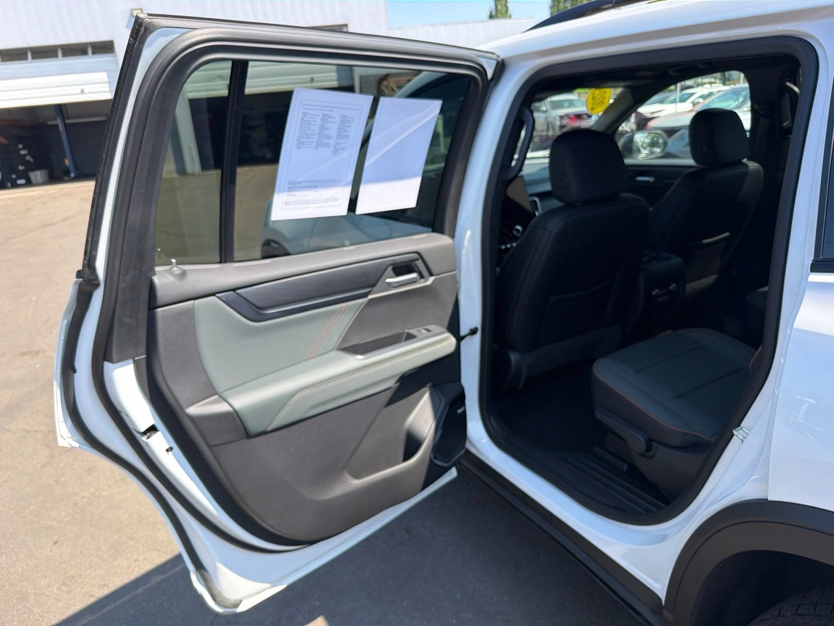 2025 GMC Acadia AT4
