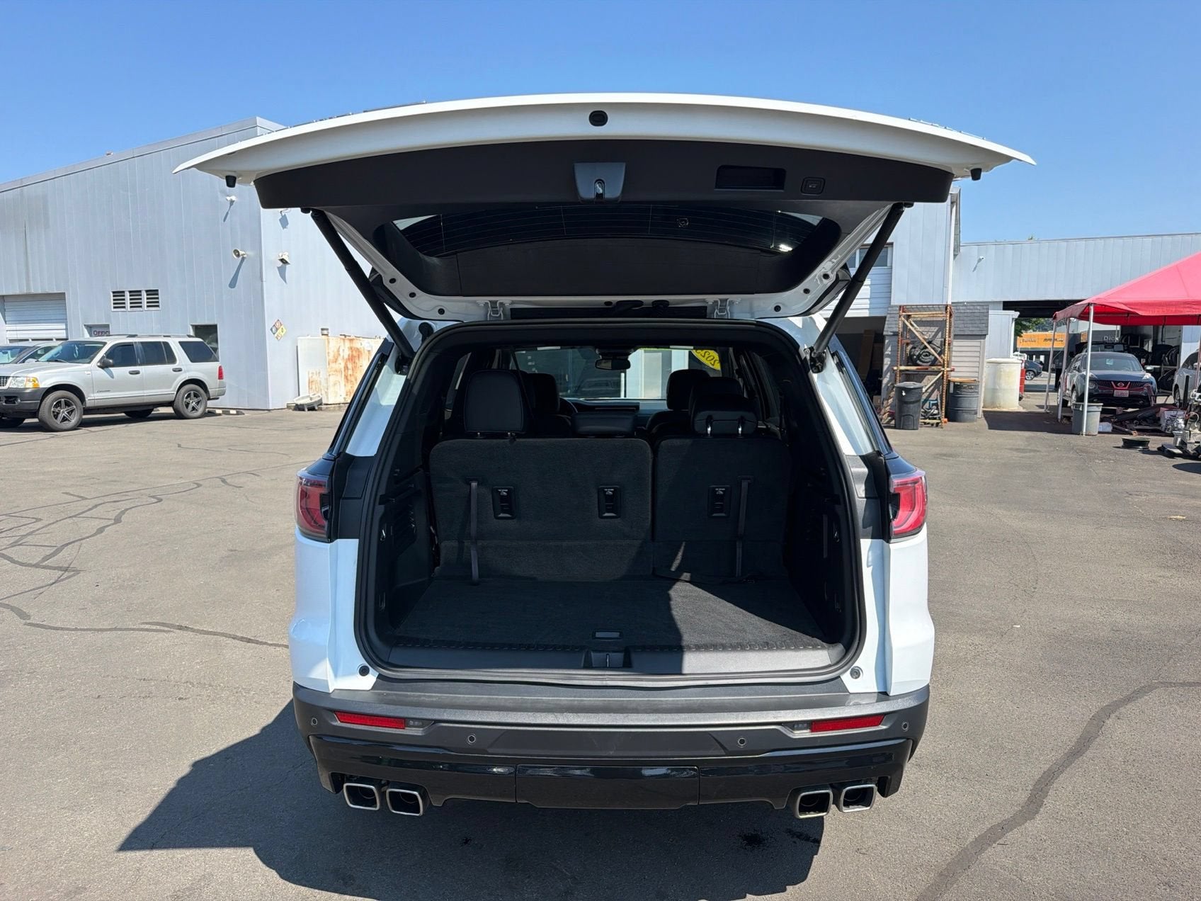 2025 GMC Acadia AT4