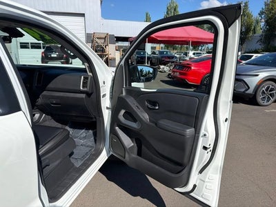 2024 Nissan Frontier SL