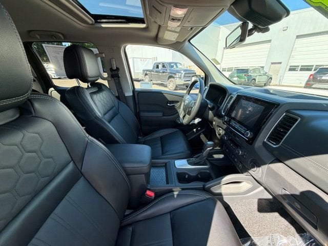 2024 Nissan Frontier SL
