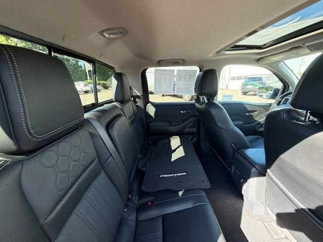 2024 Nissan Frontier SL