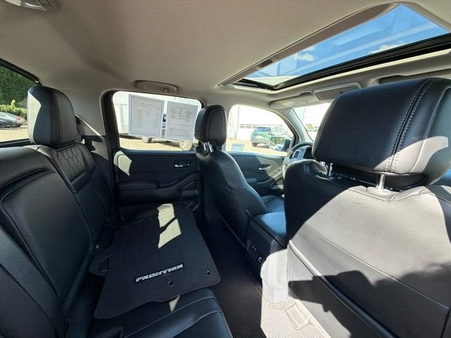 2024 Nissan Frontier SL