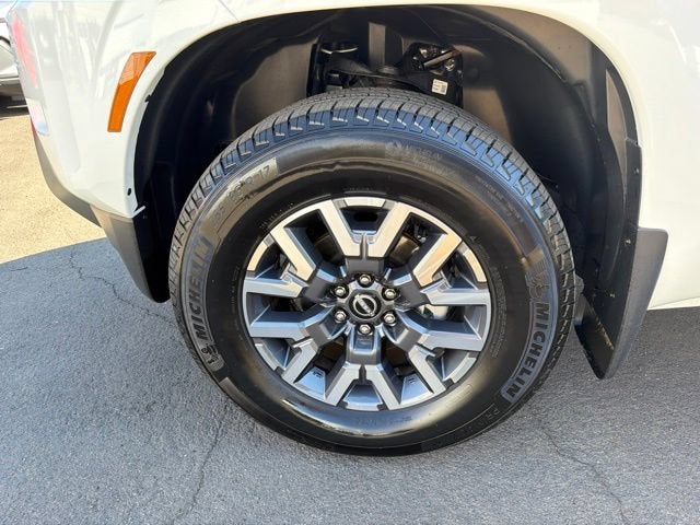2024 Nissan Frontier SL