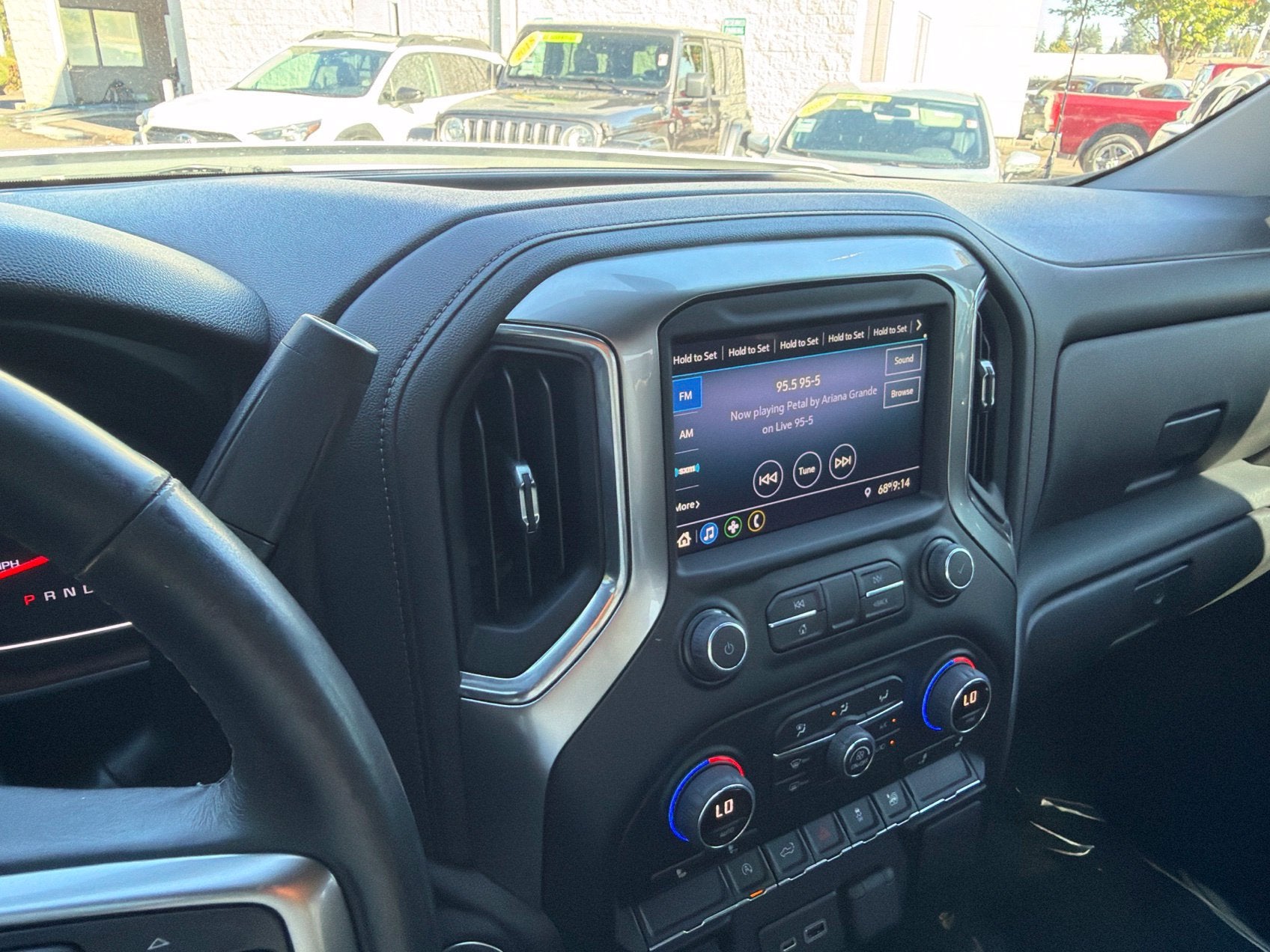 2021 Chevrolet Silverado 1500 LT - Photo 19