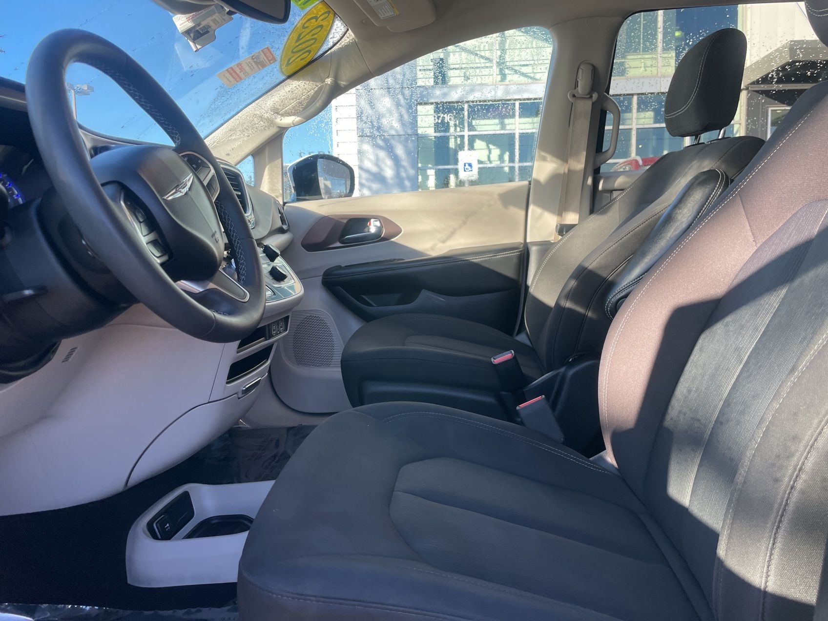 2023 Chrysler Voyager LX