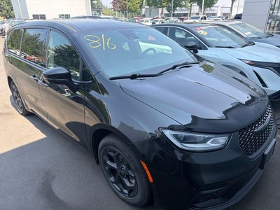 2022 Chrysler Pacifica Hybrid Touring L