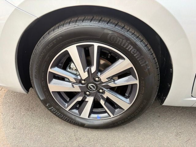 2023 Nissan Versa 1.6 SV