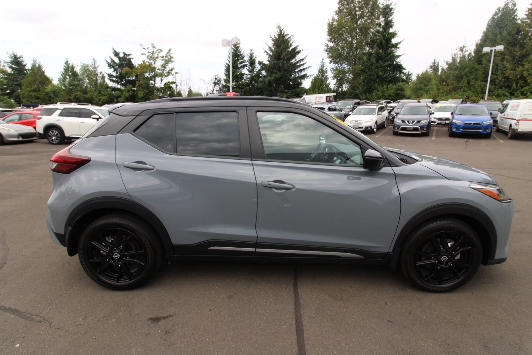 2023 Nissan Kicks SR