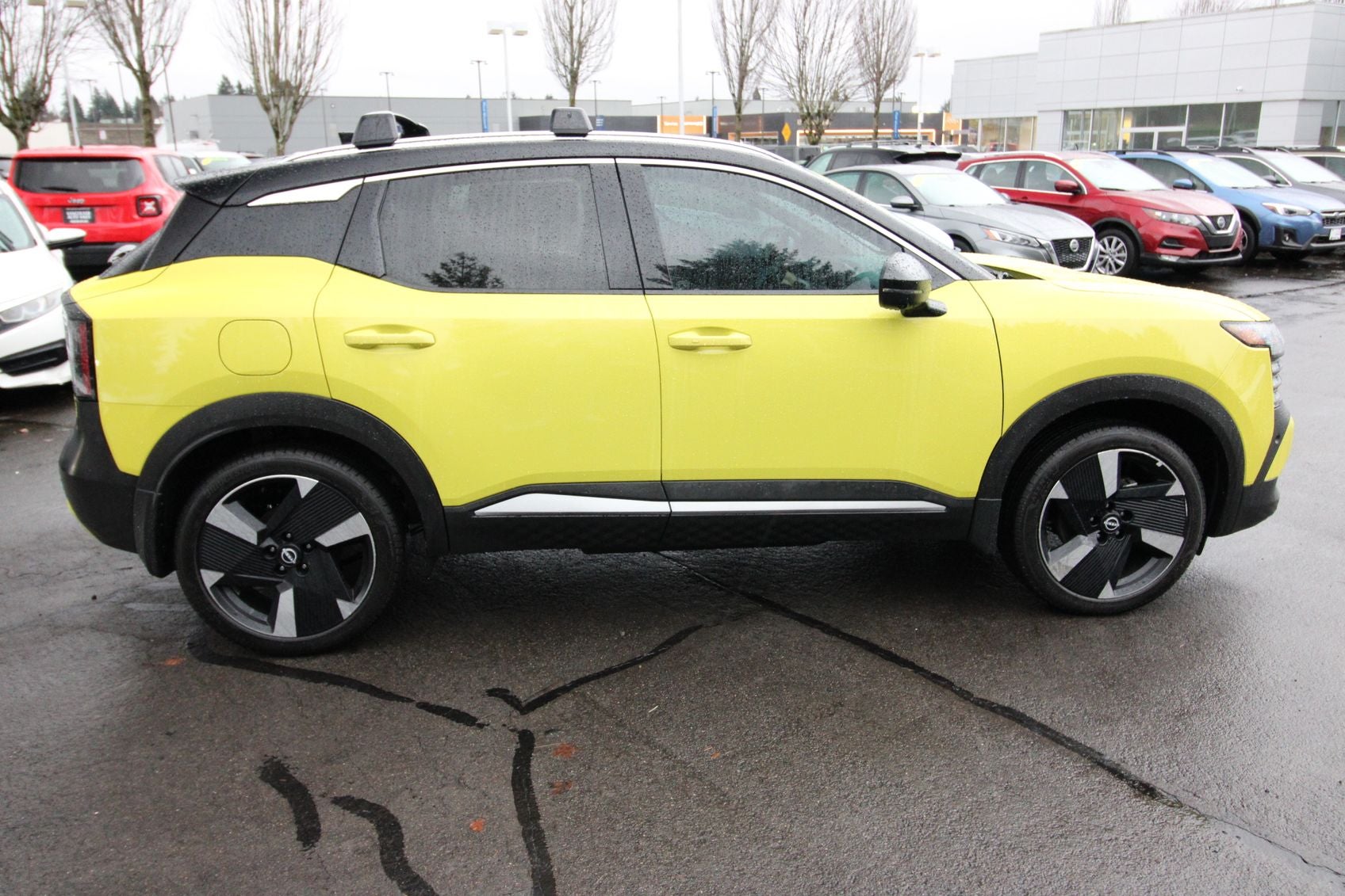 2025 Nissan Kicks SR