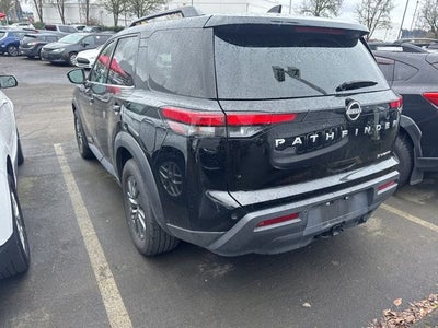 2024 Nissan Pathfinder SV