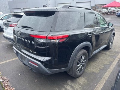 2024 Nissan Pathfinder SV