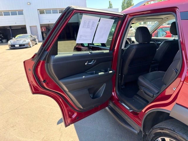 2024 Nissan Pathfinder Platinum