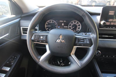 2022 Mitsubishi Outlander ES